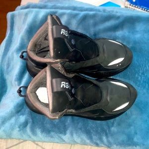 I’m selling Rs running System shoes size 9.5 color black and gray